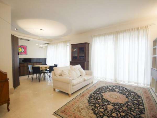 Foto Appartamento di 110 m con 3 locali in affitto a Verona