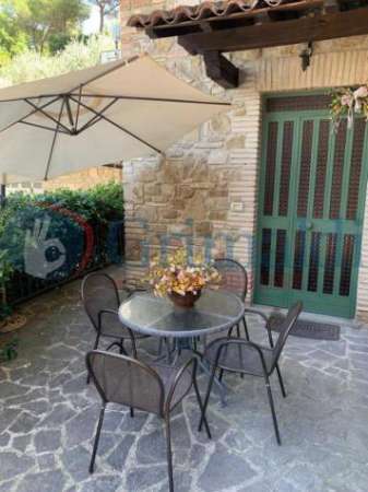 Foto Appartamento in affitto a Assisi - 3 locali 60mq