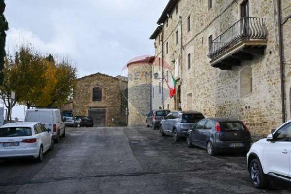 Foto Appartamento in affitto a Assisi - 5 locali 197mq