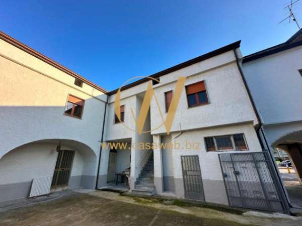 Foto Appartamento in affitto a Castel Morrone - 4 locali 152mq