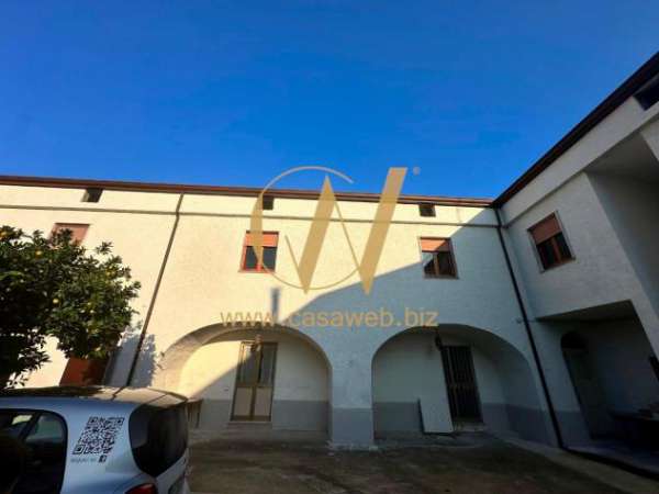 Foto Appartamento in affitto a Castel Morrone - 4 locali 237mq