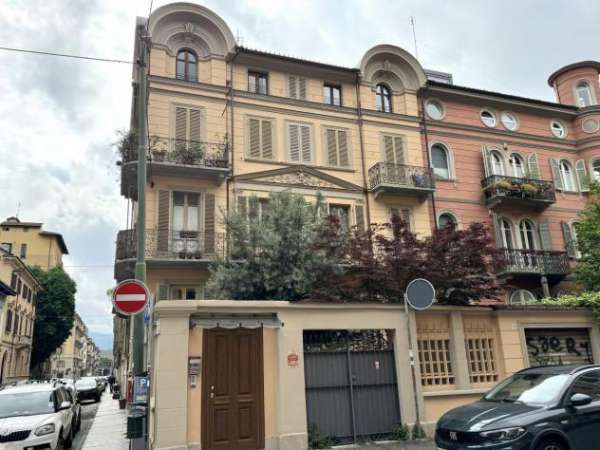 Foto Appartamento in affitto a Torino - 2 locali 69mq