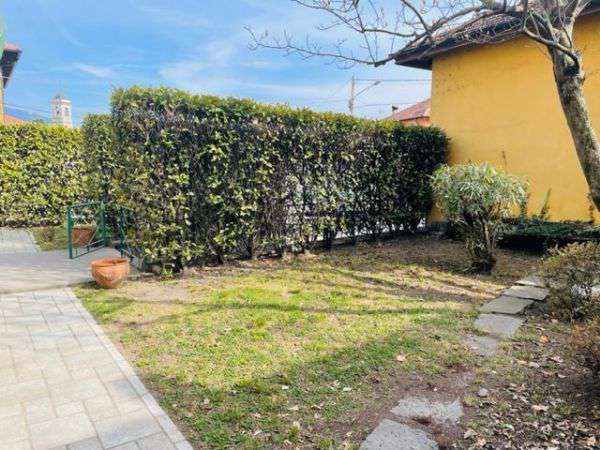 Foto BAVENO FERIOLO 2 CAMERE SALA CUCINA SERVIZI GIARDINO TAVERNA POSTO AUTO