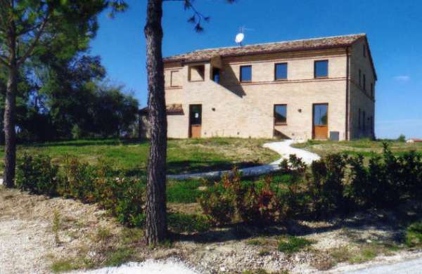 Foto Bilocale in C. da Carreggiano a Treia