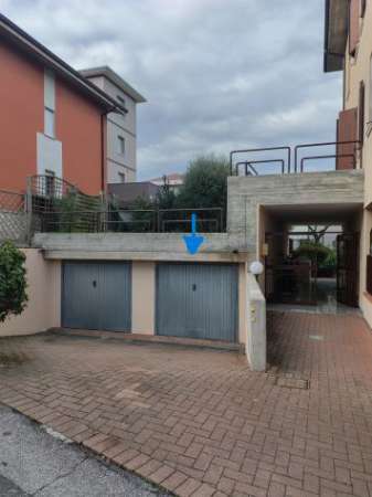 Foto Box privato 27 metri quadri a Desenzano centro