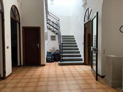 Foto Casa singola in Affitto, pi di 6 Locali, 300 mq (Livorno)