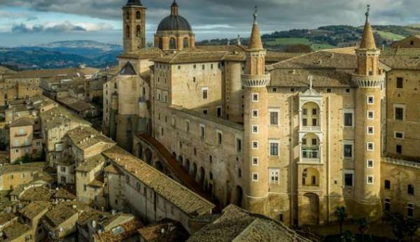 Foto CASALE RUSTICO NEL PARCO DELLE CESANE URBINO (PU)