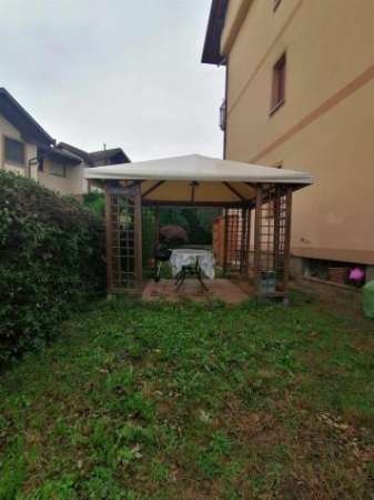 Foto In Villetta affittiamo bilocale con giardino privato e posto auto Rivoli villaggio Aurora