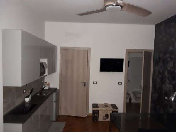 Foto Monolocale con cucina e bagno privato