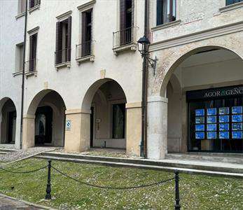 Foto Negozio in Affitto, 2 Locali, 90 mq, Conegliano (Centro Storico)