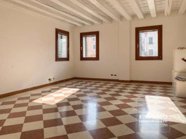 Foto Palazzo / Stabile di 100 m con 3 locali in affitto a Dolo
