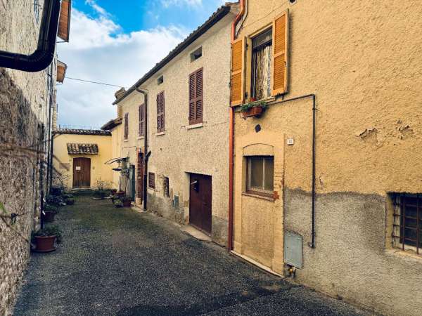 Foto Porzione di casa in affitto a Costacciaro