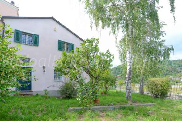 Foto Porzione di casa in affitto a Quiliano