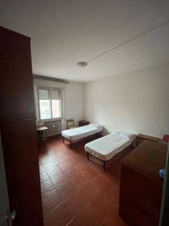 Foto Posto letto per studentessa a Ferrara