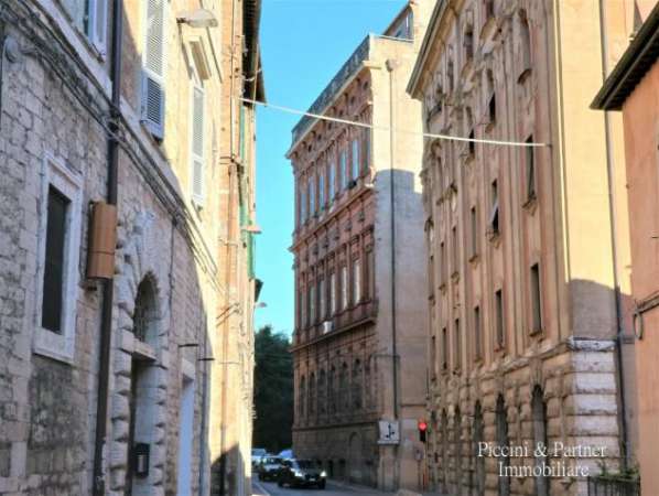 Foto Quadrilocale in affitto a Perugia, Centro storico