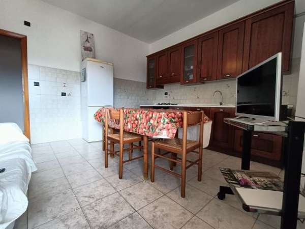 Foto TERMOLI  CASA CENTRALE SETT/GIUGNO 300 EUR A NON RESIDENTE