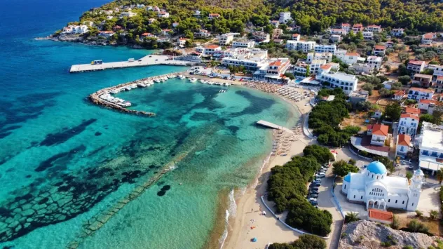 Foto TRATTORIA PIZZERIA AVVIATA IN UN ISOLA TURISTICA IN GRECIA