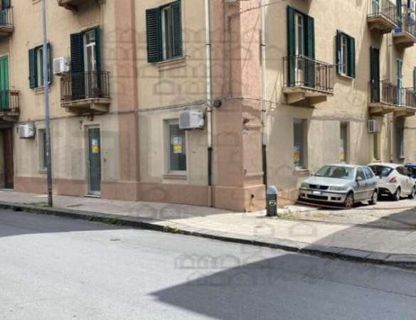 Foto UFFICIO di 2 vani e di 60 mq (MESSINA) rif. 2LS17300