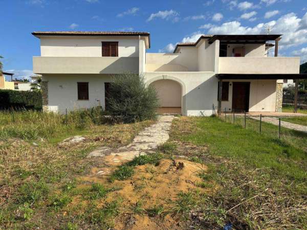 Foto Villa a schiera in affitto a Campofelice Di Roccella