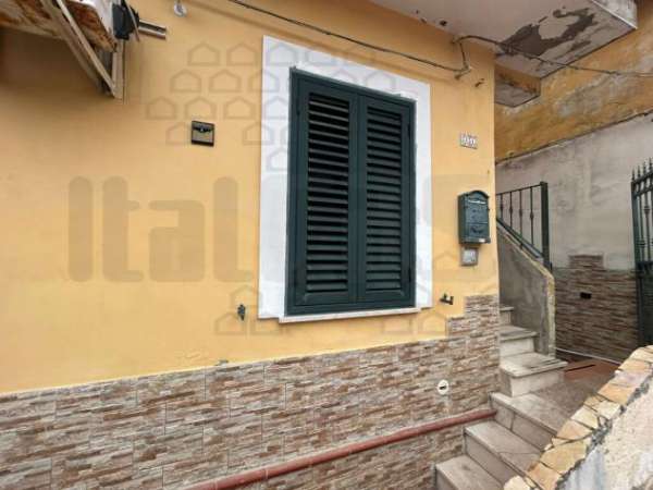 Foto VILLA di 3 vani e di 70 mq (MESSINA) rif. 2LS17429