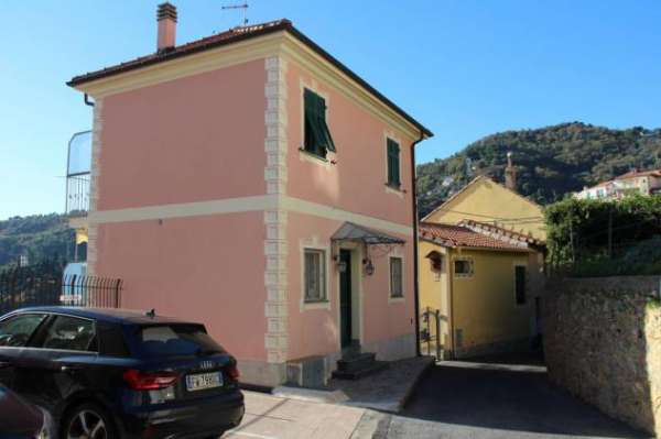 Foto Villa in affitto a Alassio - 4 locali 90mq