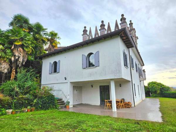 Foto Villa in affitto a Leggiuno