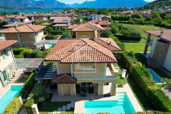 Foto Villa in affitto a Manerba Del Garda - 5 locali 150mq