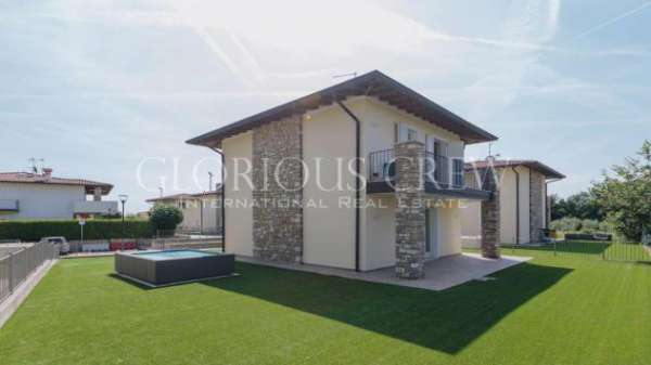 Foto Villa in affitto a Manerba Del Garda - 5 locali 174mq